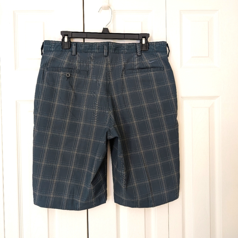 Nike Golf Shorts - Picture 2 of 3